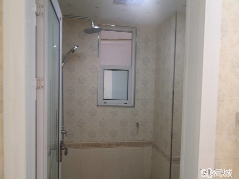 东旭华庭 两室两厅小户型 南北朝向随时过户 学校对面方便快捷