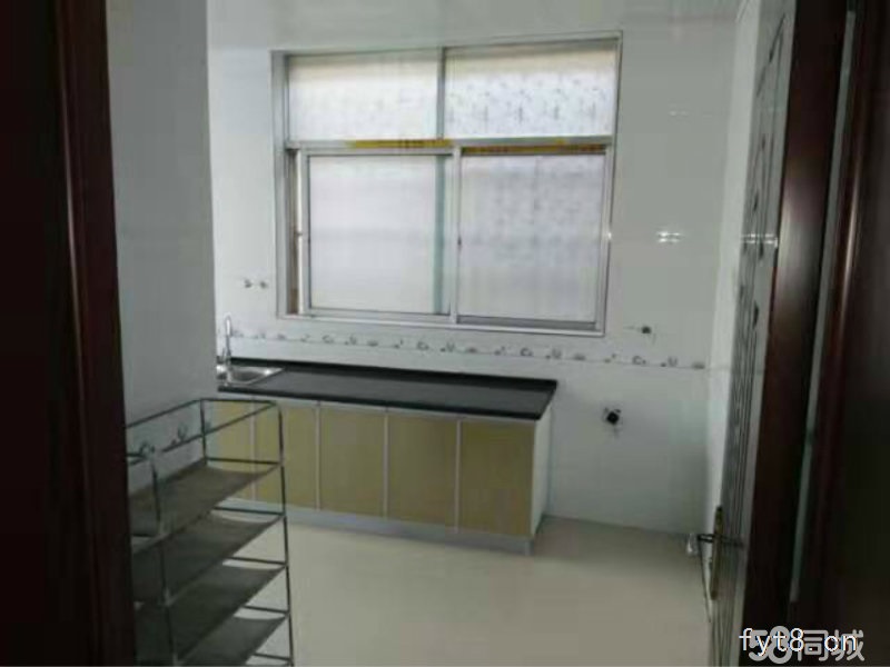 购物中心旁精装修3室,拎包入住,附近学校一中附小五小等